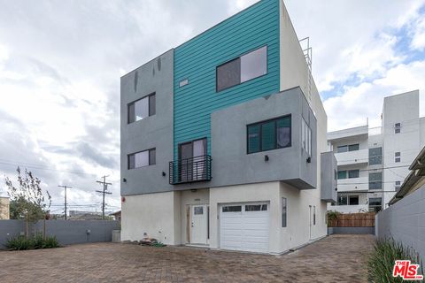 Photo of 4806 Elmwood Avenue, Los Angeles, CA 90004 (MLS # 26648021)