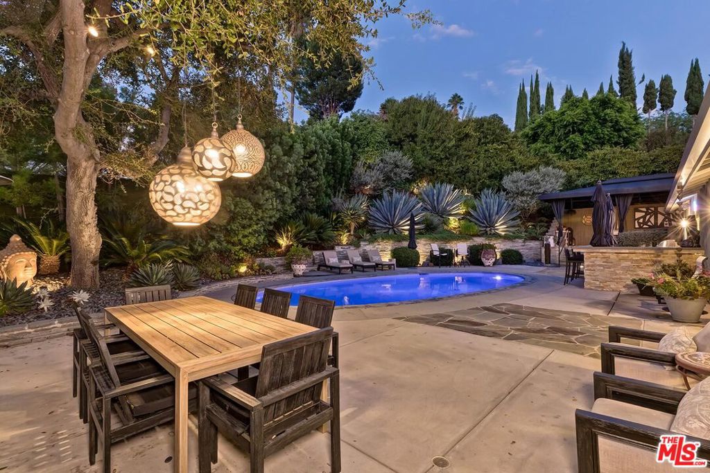 Photo of 11545 Dona Cecilia Drive, Studio City, CA 91604 (MLS # 26997145)