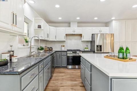 Photo of 1941 Franciscan Way Way, Alameda, CA 94501 (MLS # 41113806)