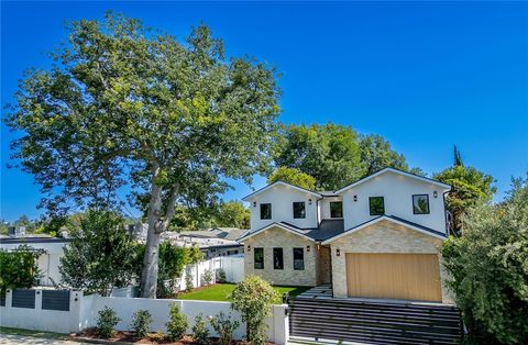 Photo of 22616 Hatteras Street, Woodland Hills, CA 91367 (MLS # SR26057877)