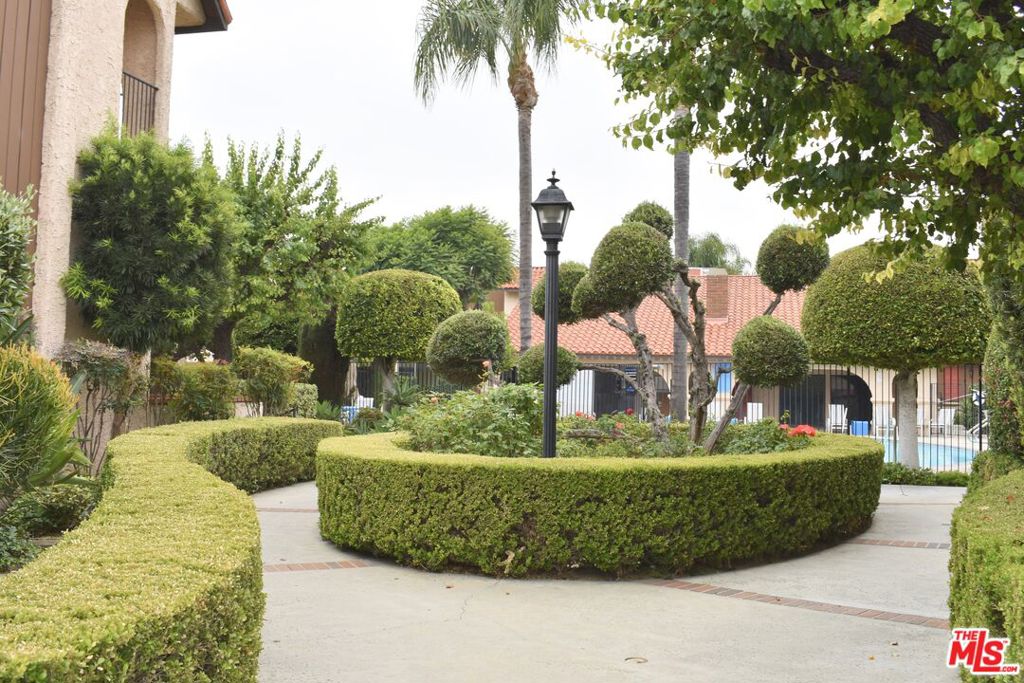 1711 Grismer Avenue 63, Burbank CA 91504