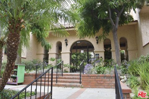 Photo of 1711 Grismer Avenue #63, Burbank, CA 91504 (MLS # 26837265)