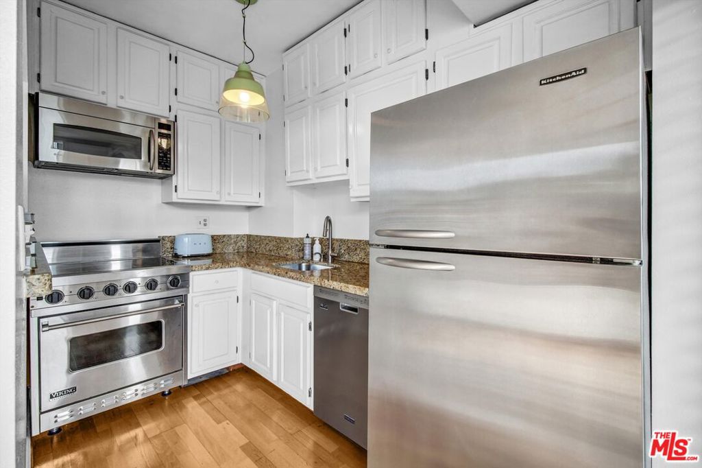 999 N Doheny Drive 602