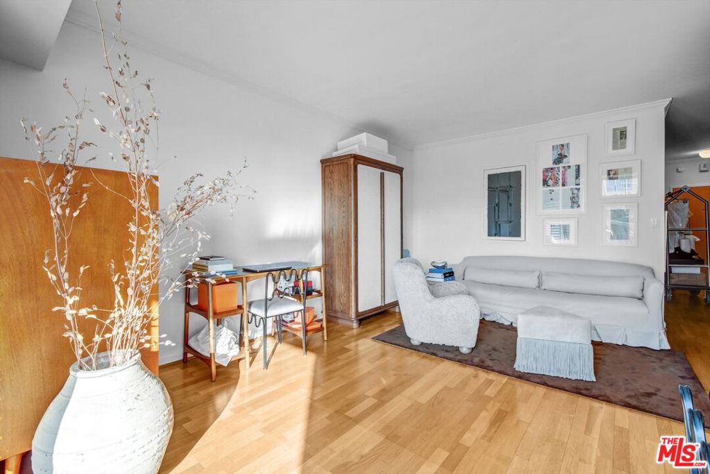 999 N Doheny Drive 602