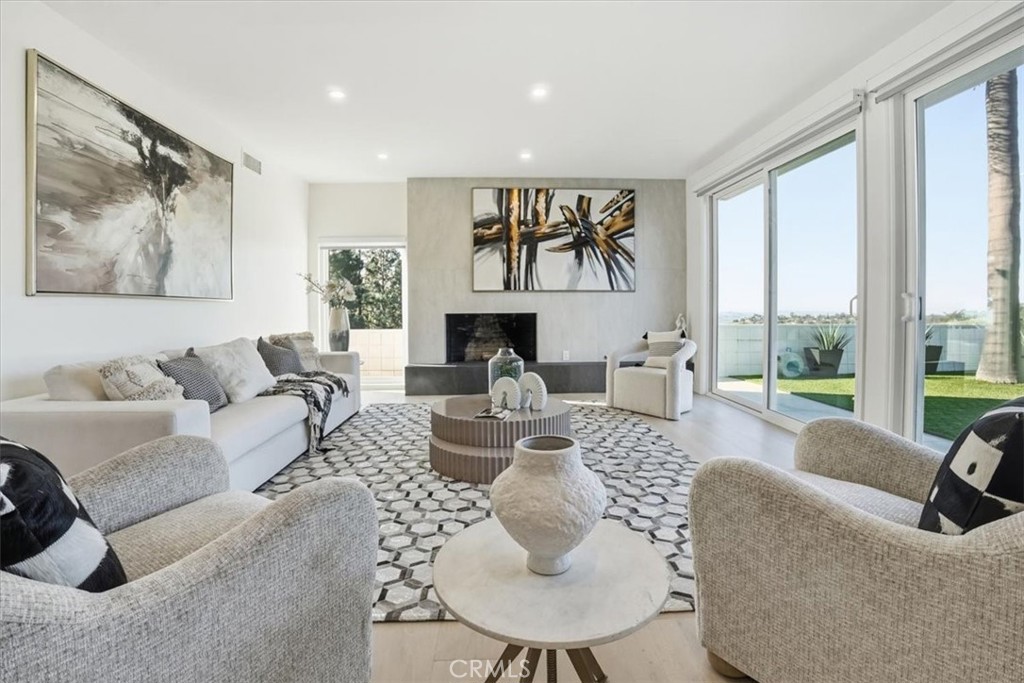 2717 N Mountain Avenue