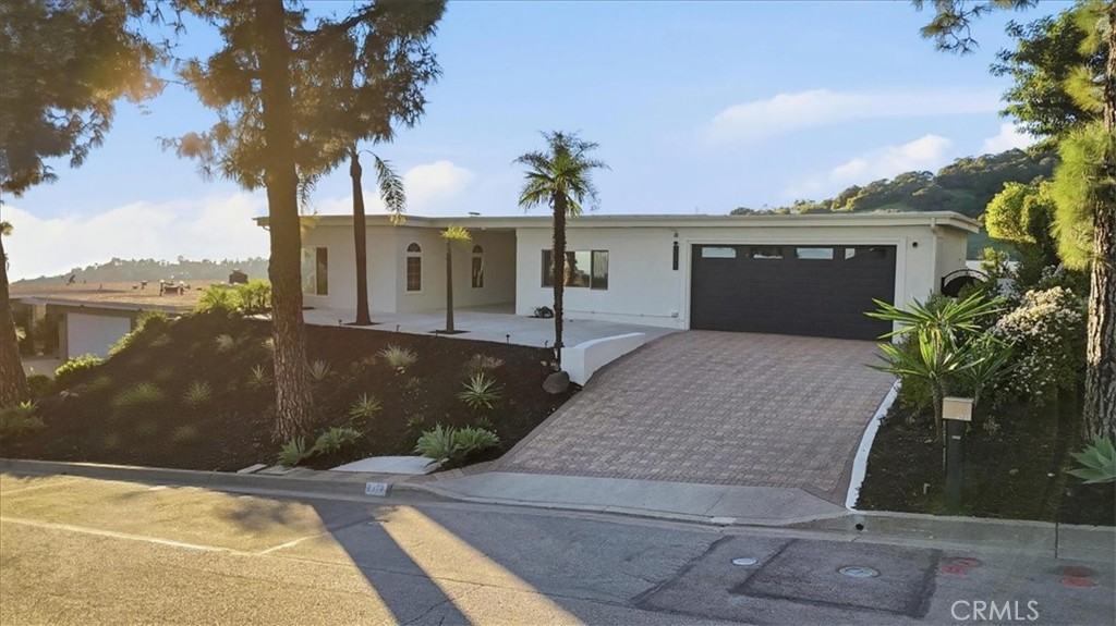 2717 N Mountain Avenue