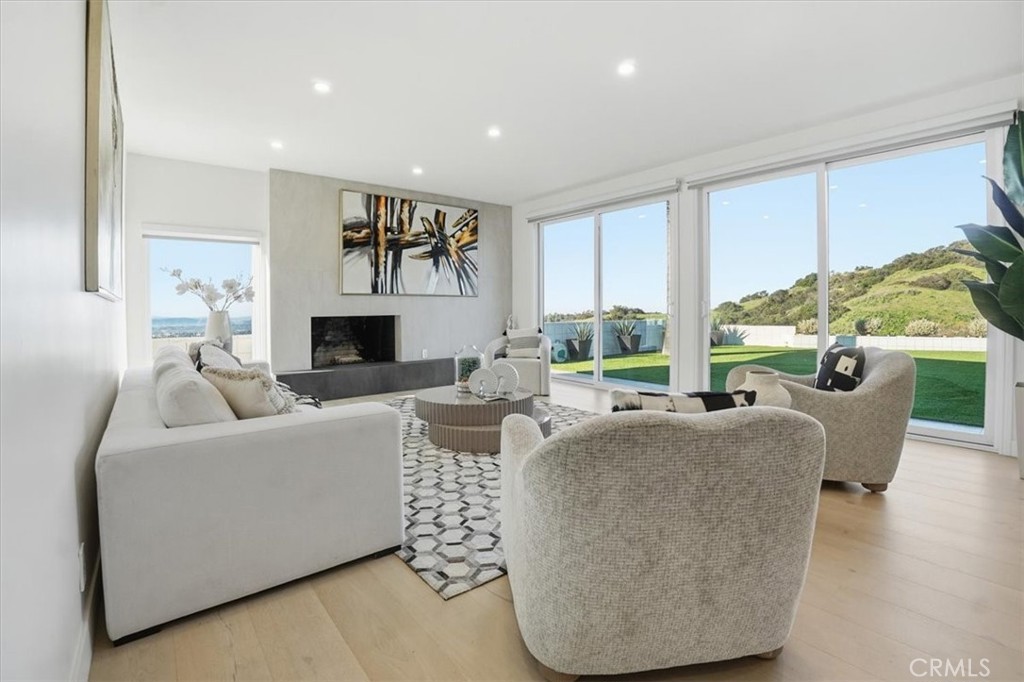 2717 N Mountain Avenue