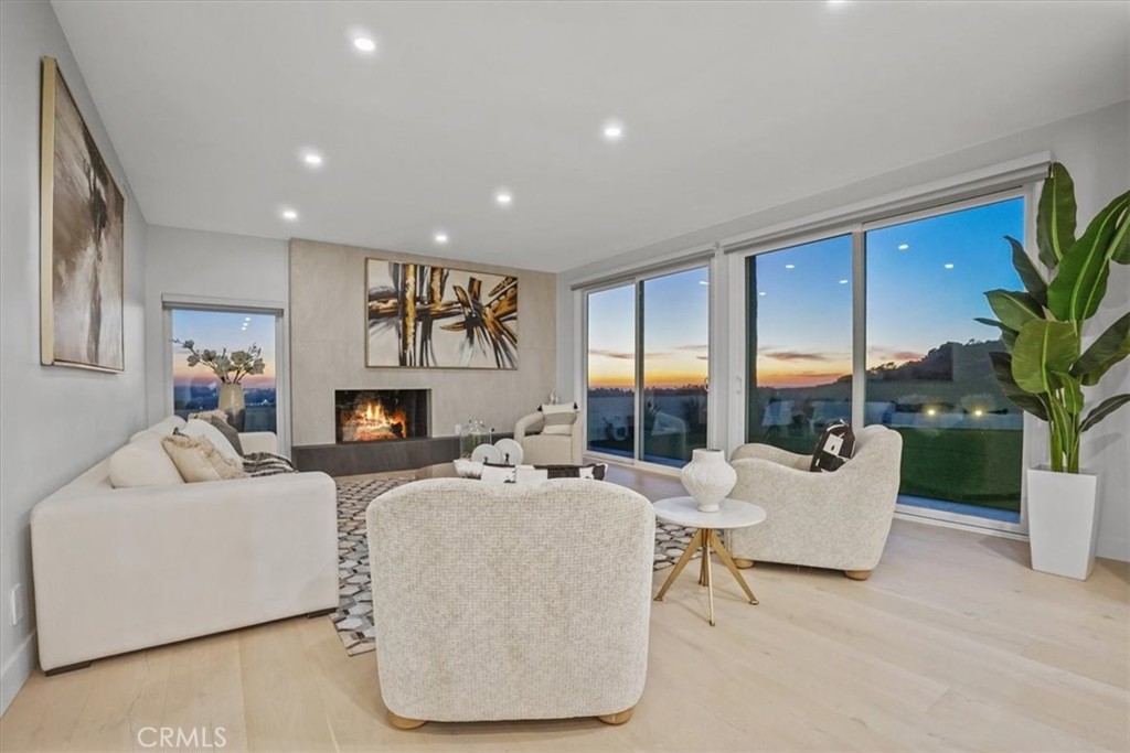 2717 N Mountain Avenue