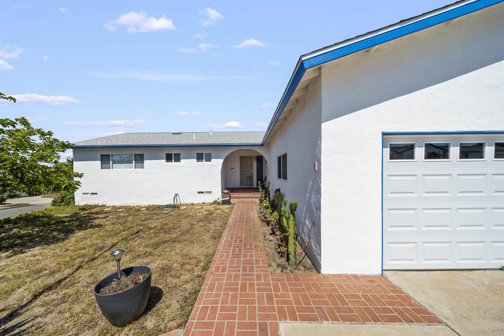 729 Myra Avenue