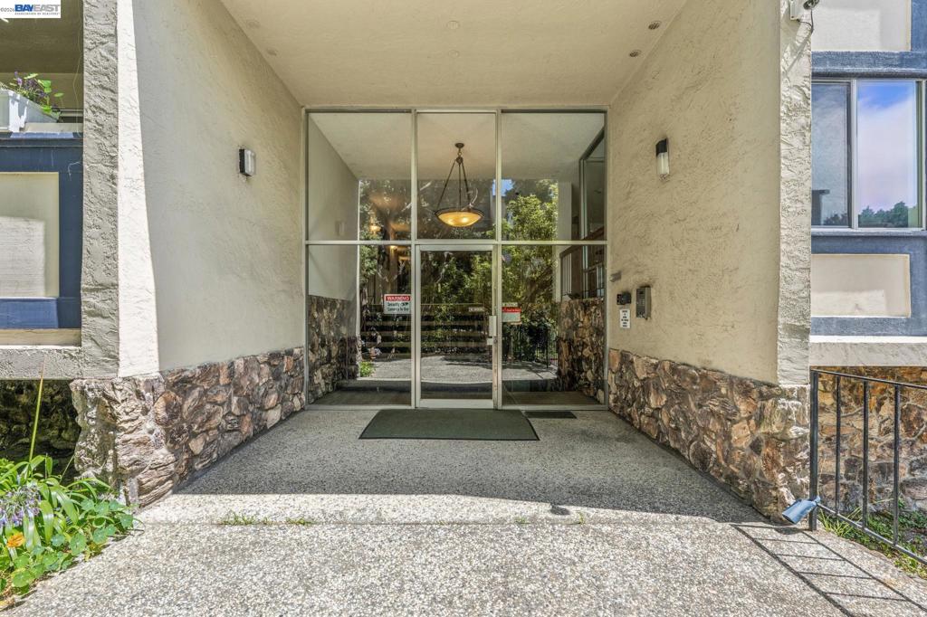 955 Shorepoint Ct CT 111, Alameda CA 94501