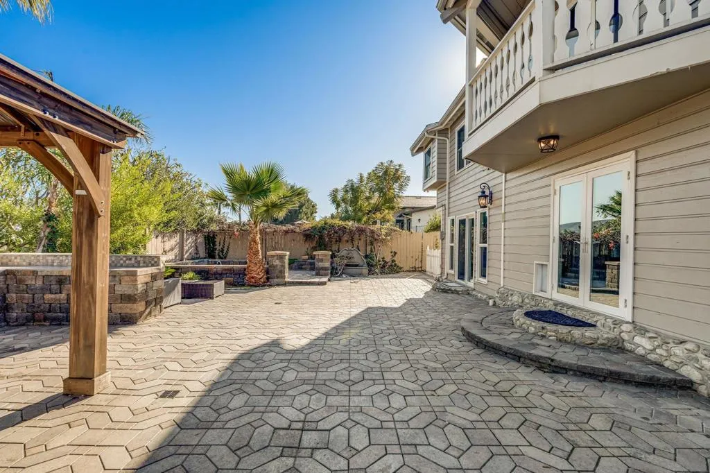 Carlsbad, California 92009, United States, 5 Bedrooms Bedrooms, ,5 BathroomsBathrooms,Residential,Active,141096