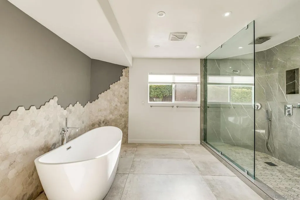 Carlsbad, California 92009, United States, 5 Bedrooms Bedrooms, ,5 BathroomsBathrooms,Residential,Active,141096