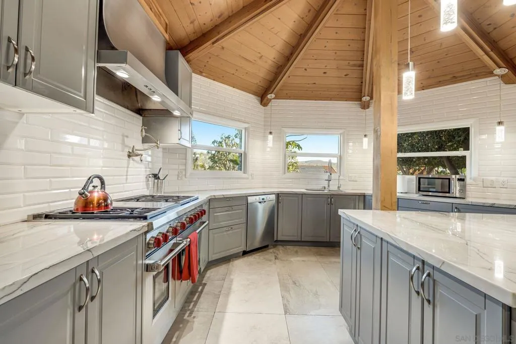 Carlsbad, California 92009, United States, 5 Bedrooms Bedrooms, ,5 BathroomsBathrooms,Residential,Active,141096