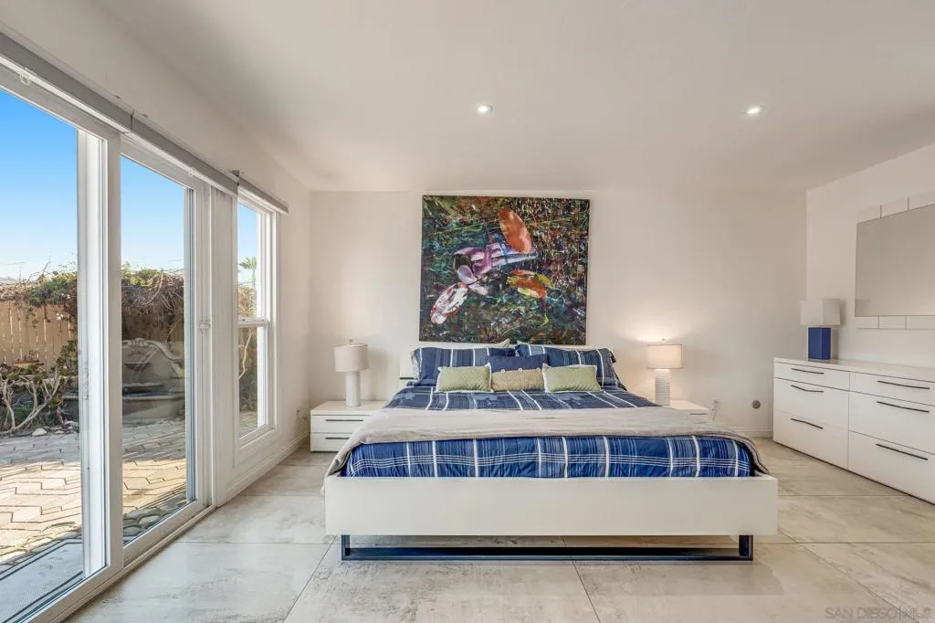 Carlsbad, California 92009, United States, 5 Bedrooms Bedrooms, ,5 BathroomsBathrooms,Residential,Active,141096