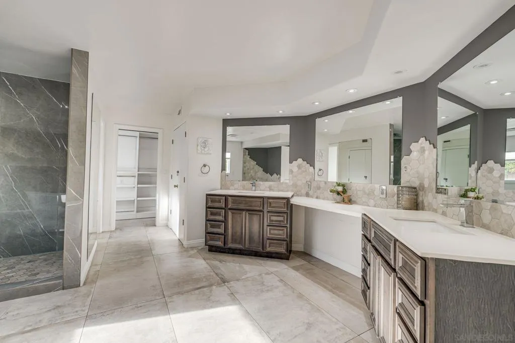 Carlsbad, California 92009, United States, 5 Bedrooms Bedrooms, ,5 BathroomsBathrooms,Residential,Active,141096