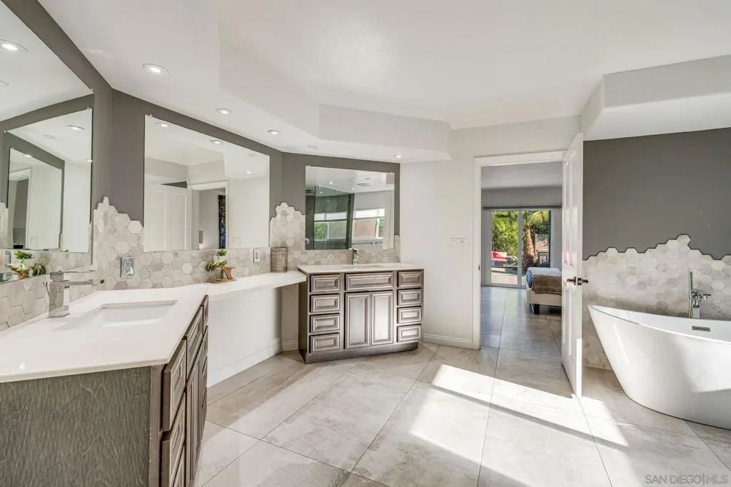 Carlsbad, California 92009, United States, 5 Bedrooms Bedrooms, ,5 BathroomsBathrooms,Residential,Active,141096