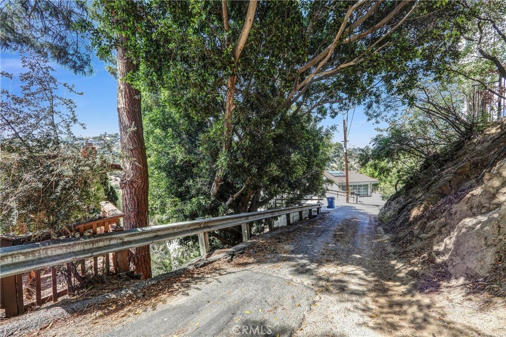 8289 Grand View