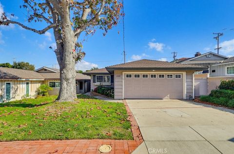 Photo of 3508 Maple Ave, Manhattan Beach, CA 90266 (MLS # SB26016084)