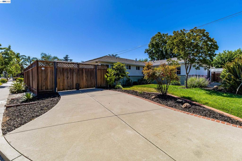 1042 Nielsen Lane