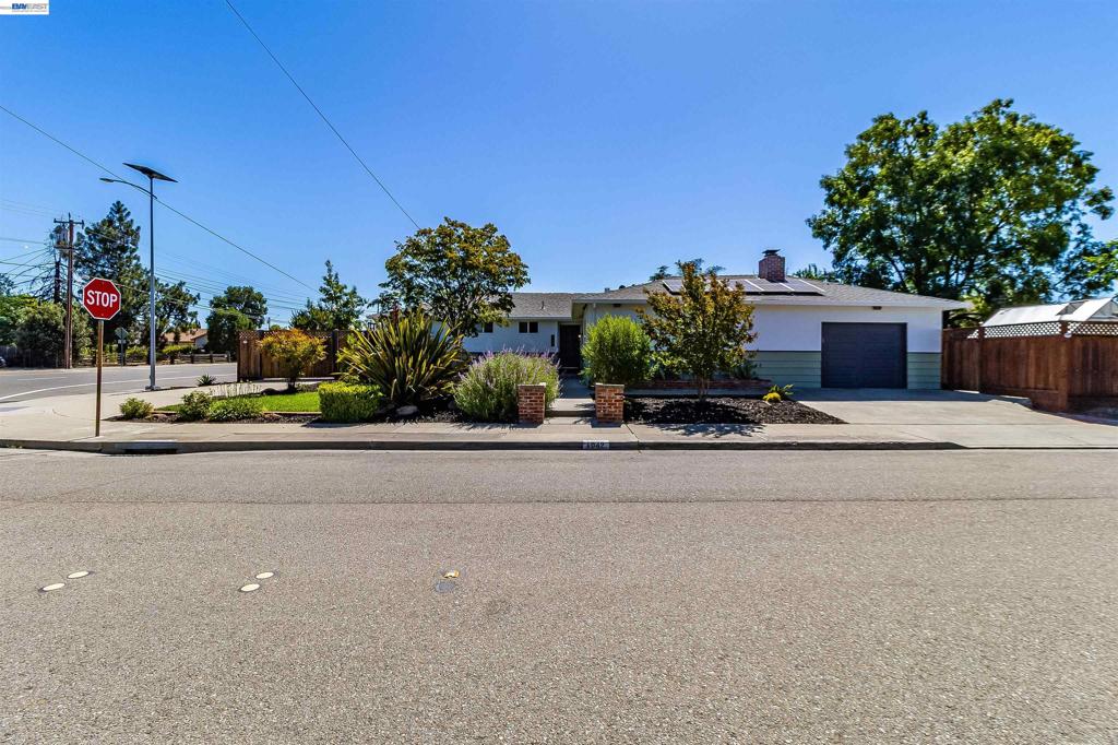 1042 Nielsen Lane