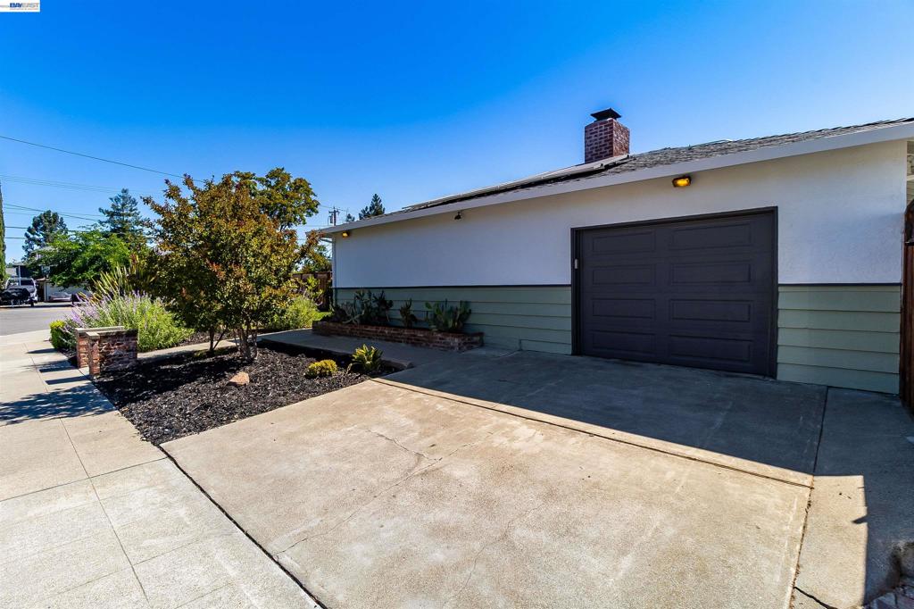 1042 Nielsen Lane