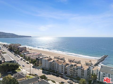 Tiny photo for 625 Esplanade #63, Redondo Beach, CA 90277 (MLS # 25606497)