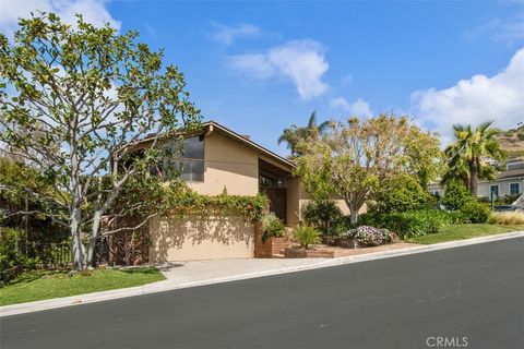 Photo of 2 N Alta Mira Road, Laguna Beach, CA 92651 (MLS # LG26049912)