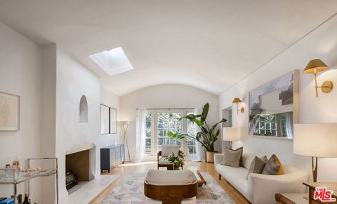 2201 N Willetta Avenue Los Angeles CA 90068