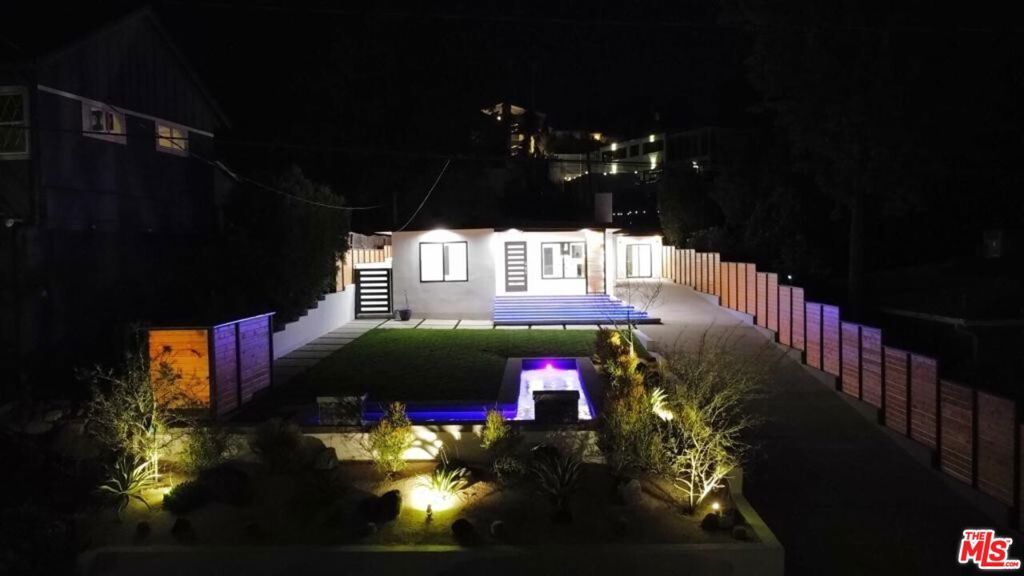 Photo of 5005 Catalon Avenue, Woodland Hills, CA 91364 (MLS # 25528403)