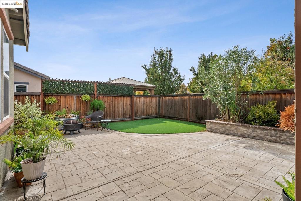 BRENTWOOD - Residential