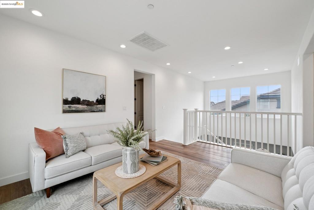BRENTWOOD - Residential