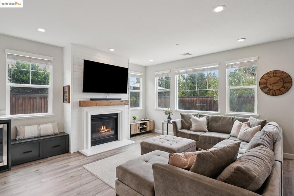 BRENTWOOD - Residential