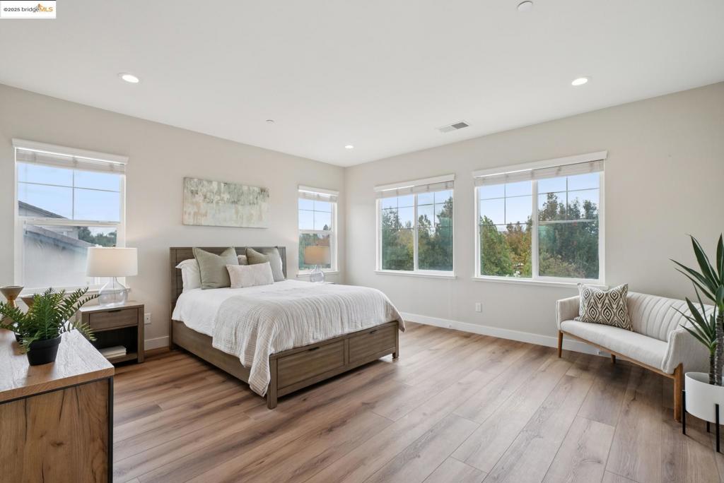 BRENTWOOD - Residential