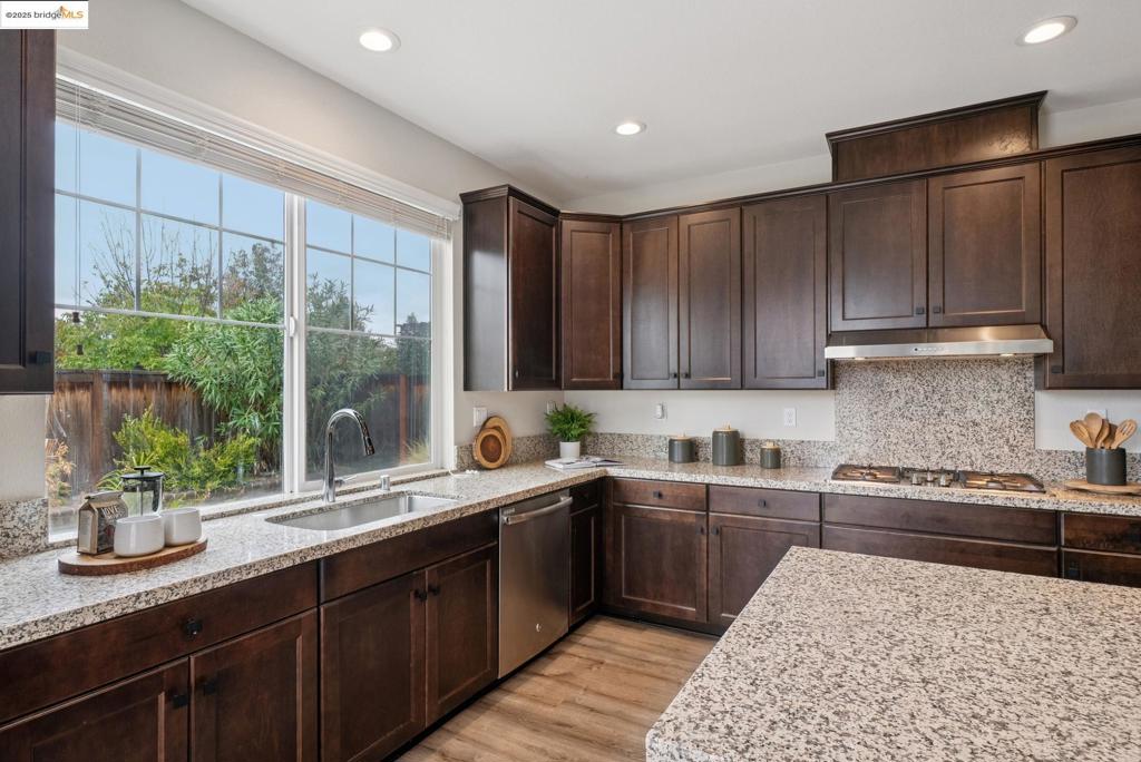 BRENTWOOD - Residential