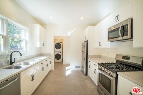 Photo of 802 E Kensington Road, Los Angeles, CA 90026 (MLS # 25618249)