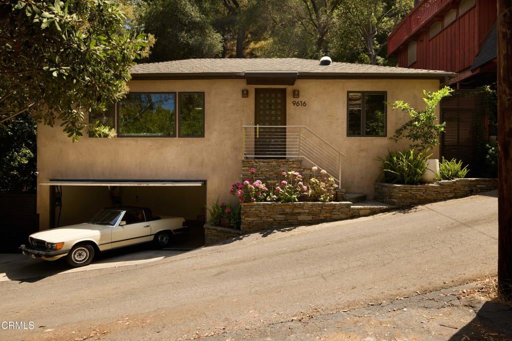 9616 Highland Gorge Drive, Beverly Hills CA 90210