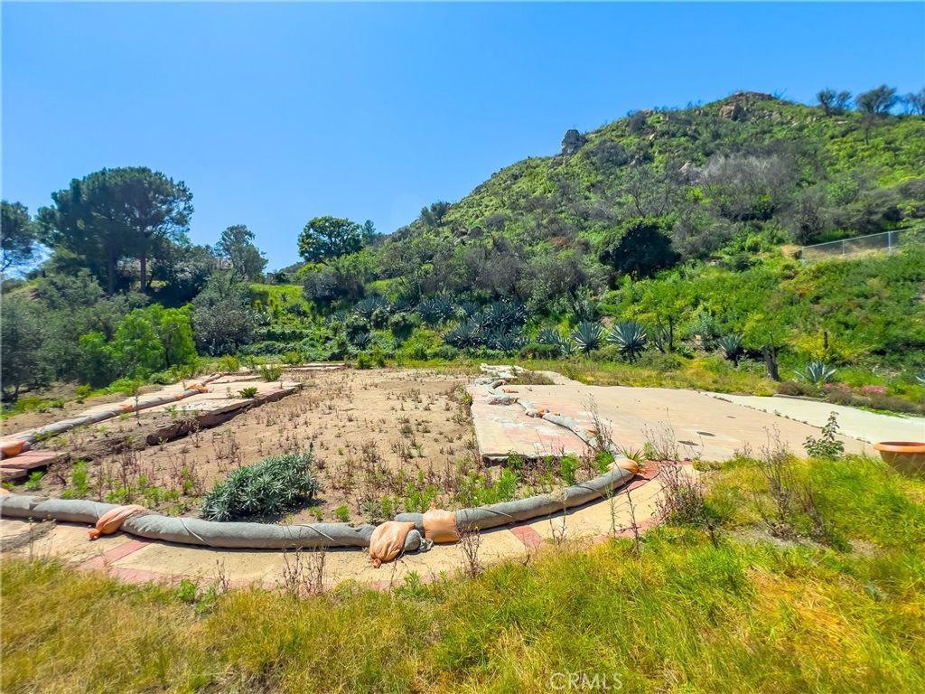 Photo of 23422 W Copacabana St, Malibu, CA 90265 (MLS # SR26079787)