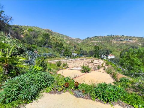 Photo of 23422 W Copacabana St, Malibu, CA 90265 (MLS # SR26079787)