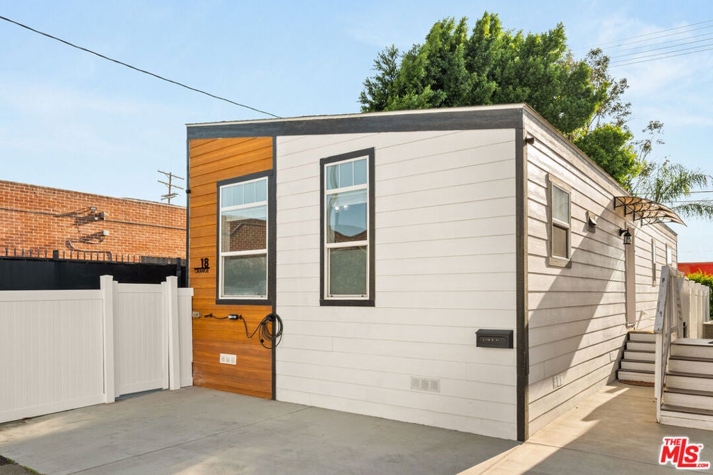 8250 Lankershim Boulevard 112