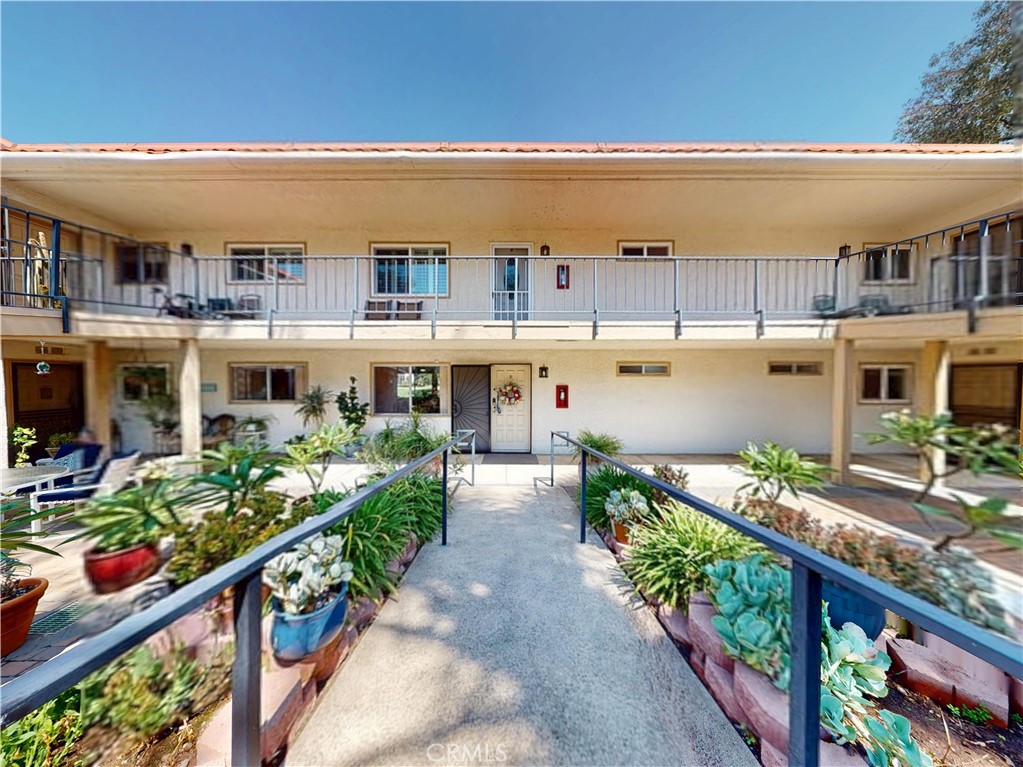 5472 Paseo Del Lago E B