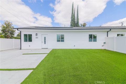 Photo of 19455 Strathern Street, Reseda, CA 91335 (MLS # SR26090534)