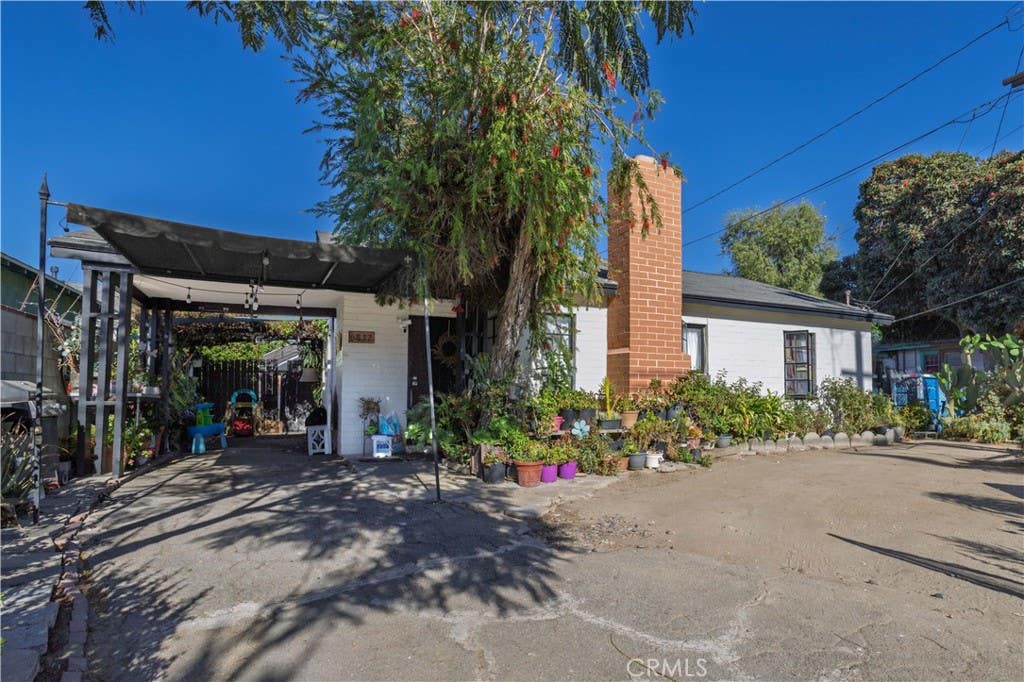 Photo of 6832 Bellaire Avenue AVE, North Hollywood, CA 91605 (MLS # SR26150703)