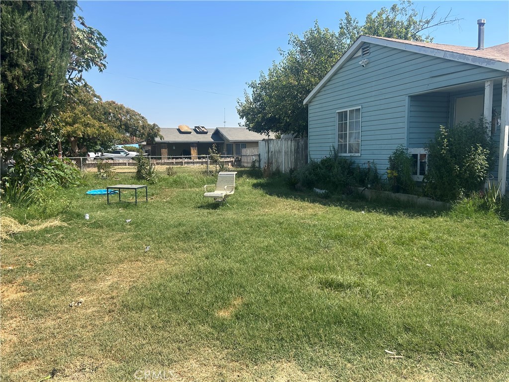 Perfect House comfort and functionality. Buyers must see this house on a big lot, near schools and restaurants.