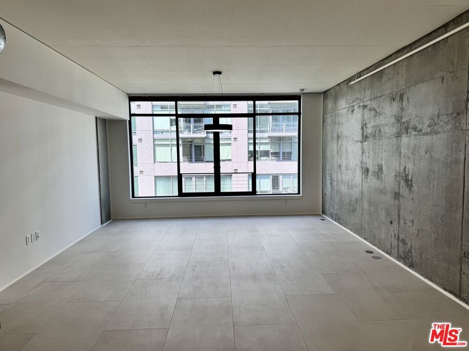 1111 S Grand Avenue 1005