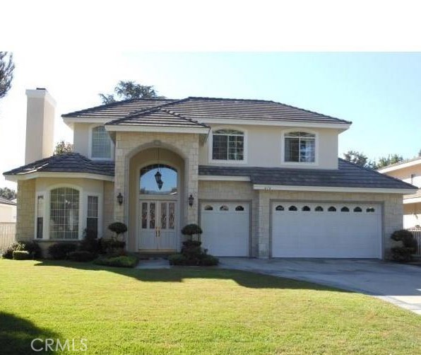 BEAUTIFUL DOUBLE DOOR ENTRY WITH A ELEGANT STAIRWAY, LIVING ROOM WITH FIREPLACE, DINING ROOM, FAMILY ROOM. RECESSED LIGHTING. CROWN MOLDING THERE IS A WET BAR. GRANITE KITCHEN COUNTER TOPS. 5 BEDROOMS 3 OF WHICH HAVE THERE OWN BATHROOM. ONE BEDROOM DOWNSTAIRS SUITE . THE MASTER BATHROOM FEATURES A SPA TUB, MASTER BEDROOM HAS TWO NICE WALK IN CLOSETS. SEPARTE LAUNDRY ROOM, 3 CAR ATTACHED GARAGE ( Only 2 WILL BE AVAILABLE FOR USED). GREAT LOCATION ON A QUITE STREET. NEWER LAMINATE FLOORINGS THROUGOUT AND APPLIANCES.