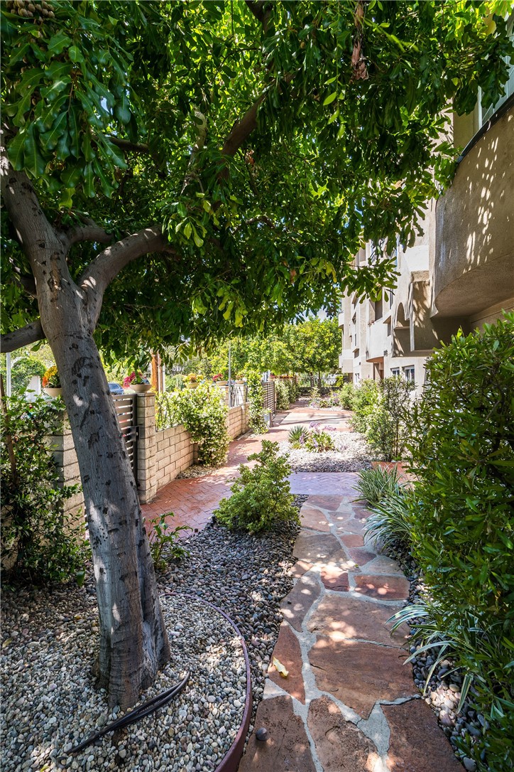 10923 Landale 2
