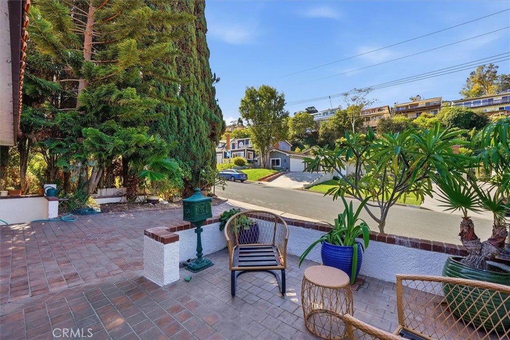 3875 Bluff