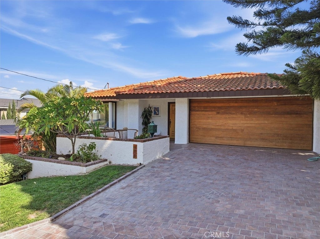 3875 Bluff