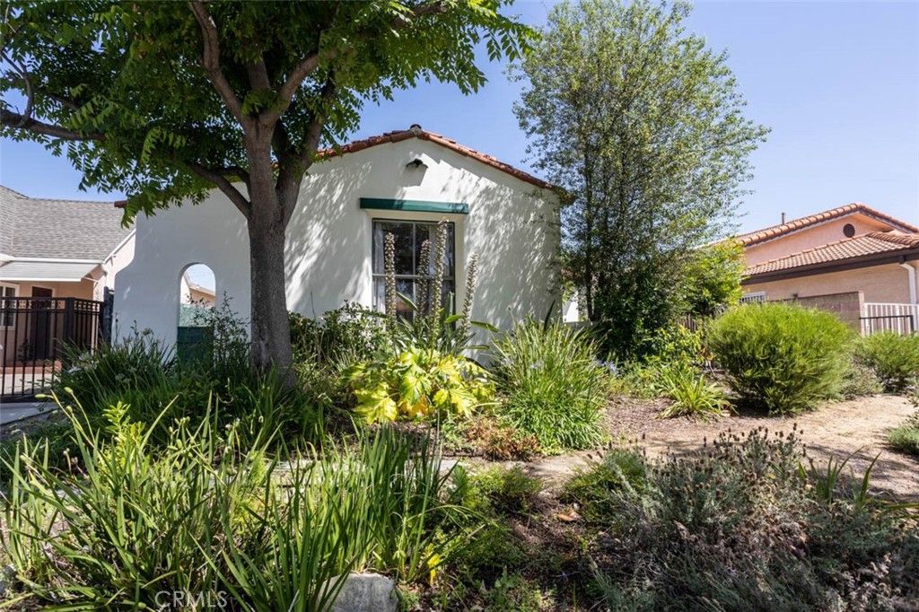 Photo of 989 Coronado Drive, Glendale, CA 91206 (MLS # GD25237481)