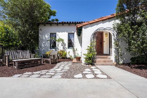 Photo of 989 Coronado Drive, Glendale, CA 91206 (MLS # GD25237481)